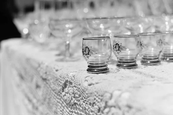 Mesa branca e linha de óculos, fundo do conjunto de design de celebração — Fotografia de Stock