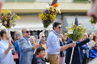 Sao sütyen De Alportel, Portekiz - 27 Mart 2016: Geleneksel dini alay çiçek meşaleler Festivali, Paskalya Pazar