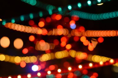 Resim renkli Işık Ampüller ve canlı yuvarlak bokeh ışık şenlikli ruh yıldırım