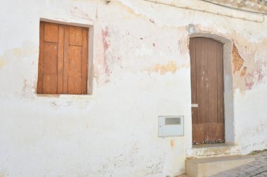 Eski duvar ahşap pencere ve kapı ile arka plan fotoğrafı.