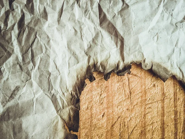 抽象的な燃焼紙の閉鎖 テクスチャ空のコピースペース木製のテーブルの背景 — ストック写真