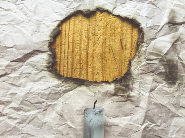 抽象的な燃焼紙の閉鎖 テクスチャ空のコピースペース木製のテーブルの背景 — ストック写真