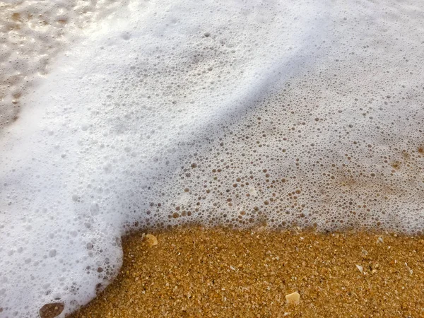 Branco Oceano Mar Espuma Superfície Arenosa Natural Praia Pano Fundo — Fotografia de Stock