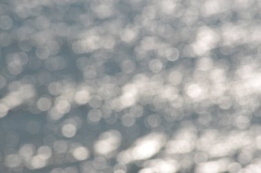 Bulanık su dalgası soyut, güneşli doğal arka plan. Seyahat tatili kavramı.