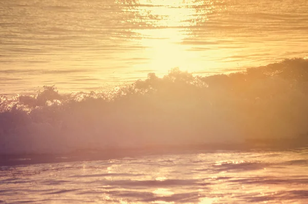 Ensolarado Água Borrada Oceano Onda Pôr Sol Livre Costa Fundo — Fotografia de Stock