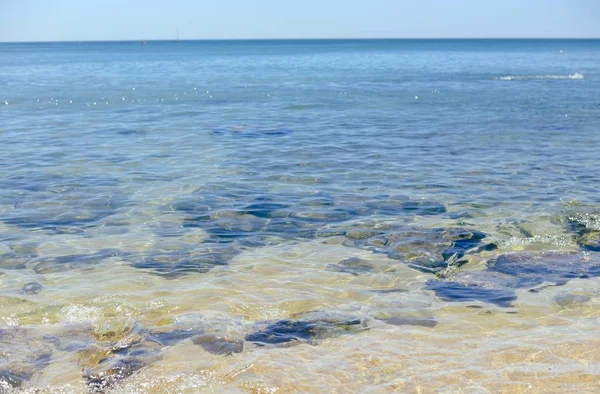 Costa de playa, paisaje marino soleado fondo natural —  Fotos de Stock
