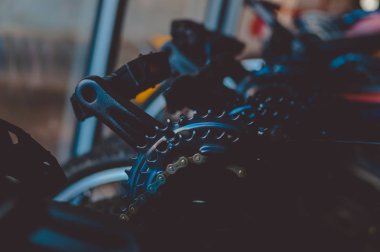 Modern bisiklet ayrıntı göster: room soyut raf arka plan üzerinde hareketlilik döngüsü aralığı yakın çekim