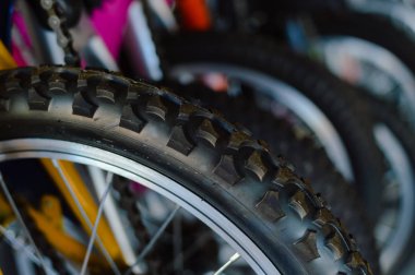 Modern bisiklet ayrıntı göster: room soyut raf arka plan üzerinde hareketlilik döngüsü aralığı yakın çekim