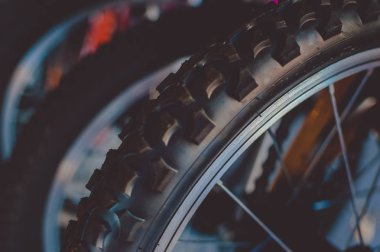 Modern bisiklet ayrıntı göster: room soyut raf arka plan üzerinde hareketlilik döngüsü aralığı yakın çekim