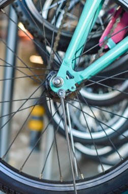 Modern bisiklet ayrıntı göster: room soyut raf arka plan üzerinde hareketlilik döngüsü aralığı yakın çekim