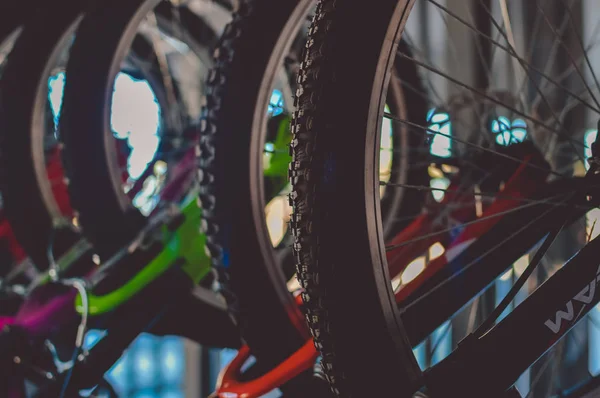 Modern bisiklet ayrıntı göster: room soyut raf arka plan üzerinde hareketlilik döngüsü aralığı yakın çekim