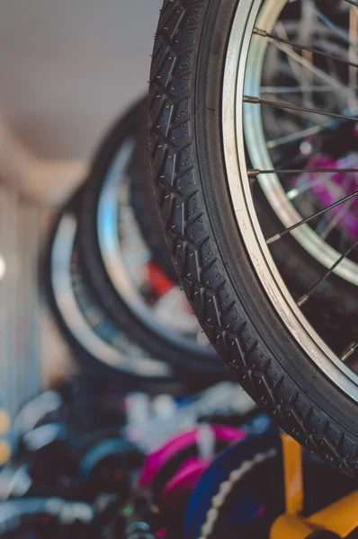 Modern bisiklet ayrıntı göster: room soyut raf arka plan üzerinde hareketlilik döngüsü aralığı yakın çekim