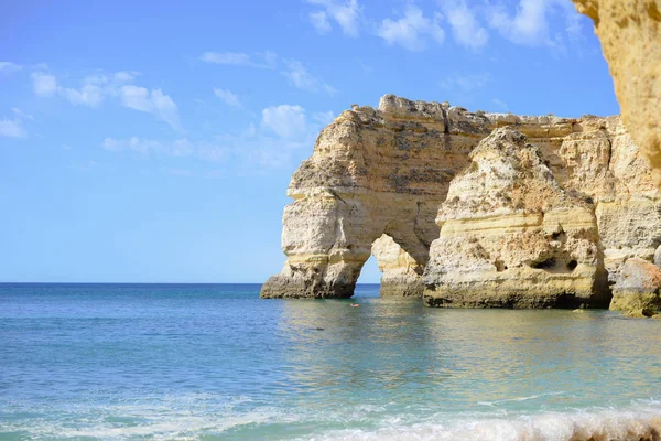 Praia Marinha Piękny Widok Plaży Wśród Skał Klifów Algarve Portugalia — Zdjęcie stockowe
