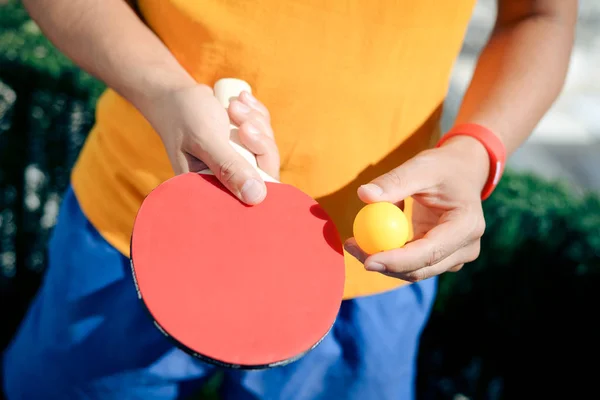 Detailní Záběr Ruce Drží Ping Pong Kit — Stock fotografie