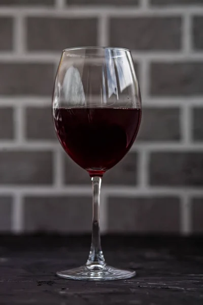 Una copa de vino tinto. Concepto de bebidas y alcohol . — Foto de Stock