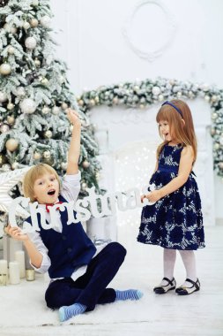 Çocuk için tebrik ederim. Noel kavramı.