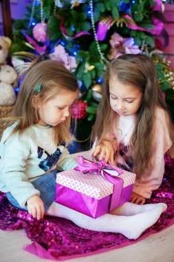 Kız, çocuk hediye olarak kabul edilir. 