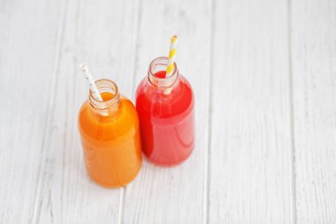 Lezzetli meyve suları. Üstten Görünüm. Diyet. İçecekler kavramı