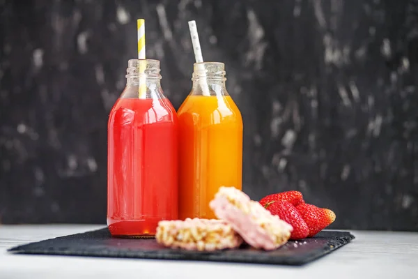 Fruit juices for children. Strawberries and dessert. — Stock Photo, Image