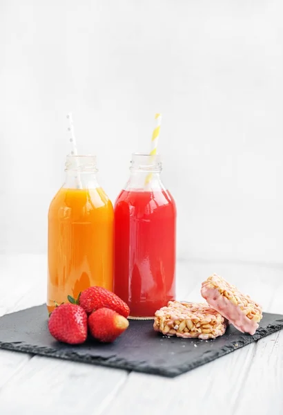 Orange and strawberry juice. Sweet rice. — Stock Photo, Image