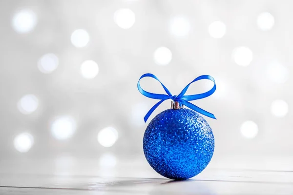 배경 블루 공입니다. 크리스마스의 개념 — 스톡 사진