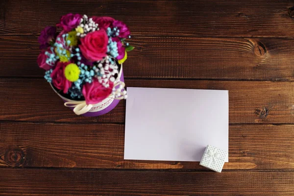 Ласкаво просимо картку з квітами. Концепція свято, день Святого Валентина. — стокове фото