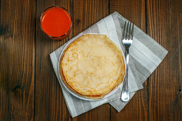 Panqueques tradicionales ucranianos o rusos. El concepto de alimento , — Foto de Stock