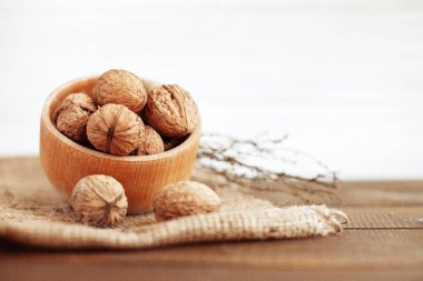 Lezzetli ceviz. Sağlıklı gıda ve vitamin kavramı.