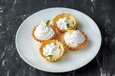 Çeşitli kek krem ile. Yemek, tatlılar, restau kavramı