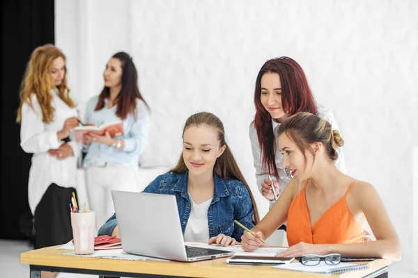Group Young People Looking Computer Monitor Teamwork Concept Brainstorming Business — Stock Photo, Image