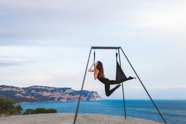 Akrobatik sinek dans yoga açık 