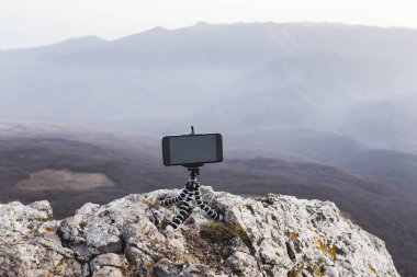 hareket eden telefon ile mini sehpa