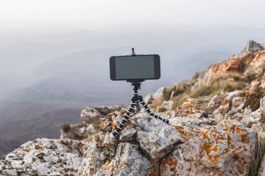 hareket eden telefon ile mini sehpa