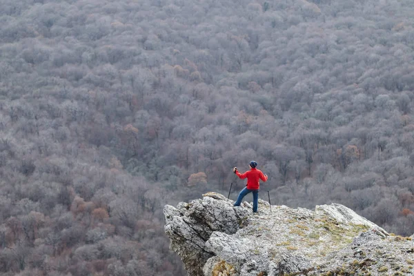 Menneskeklatring på fjell – stockfoto