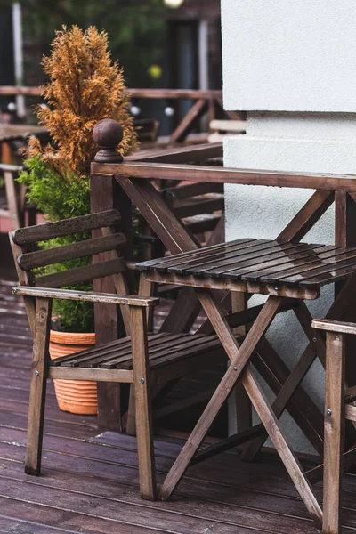 Café ao ar livre terraço com mobiliário — Fotografia de Stock