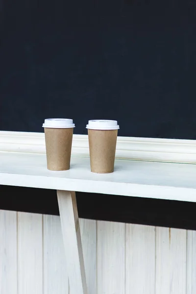 Tassen Kaffee zum Mitnehmen — Stockfoto