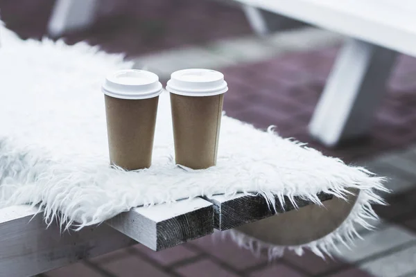 Tassen Kaffee zum Mitnehmen — Stockfoto