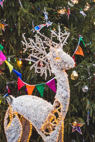 Renas de brinquedo decoradas e iluminadas — Fotografia de Stock