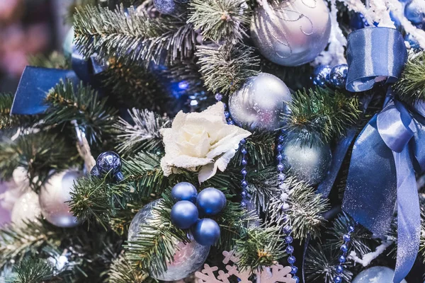 Kerstversiering met ballen — Stockfoto