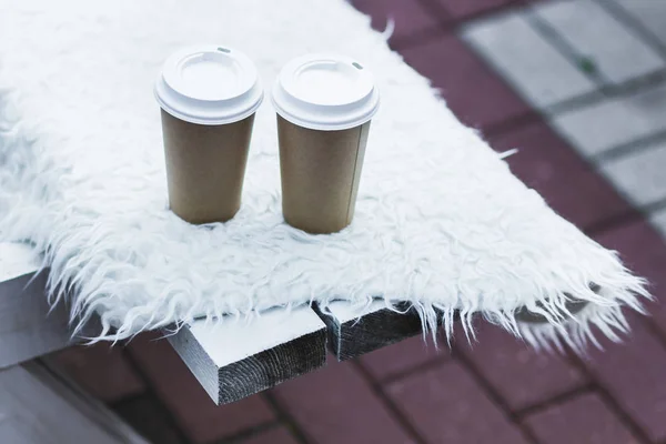 Two cup takeaway hot drinks — Stock Photo, Image