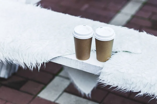 Two cup takeaway hot drinks — Stock Photo, Image