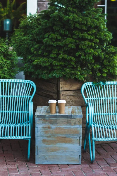 Dos tazas de café para llevar — Foto de Stock
