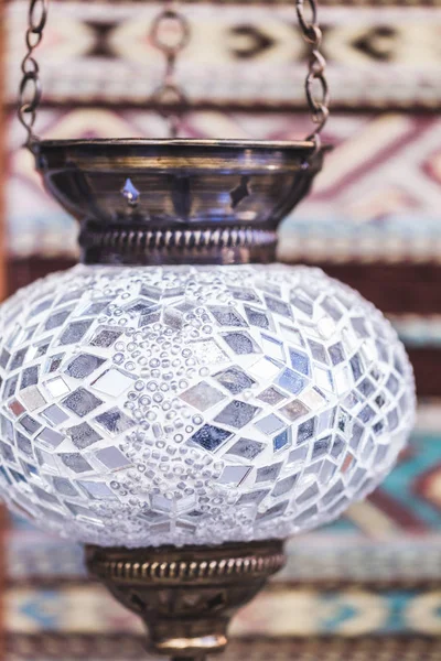 Красивые традиционные турецкие лампы ручной работы — стоковое фото