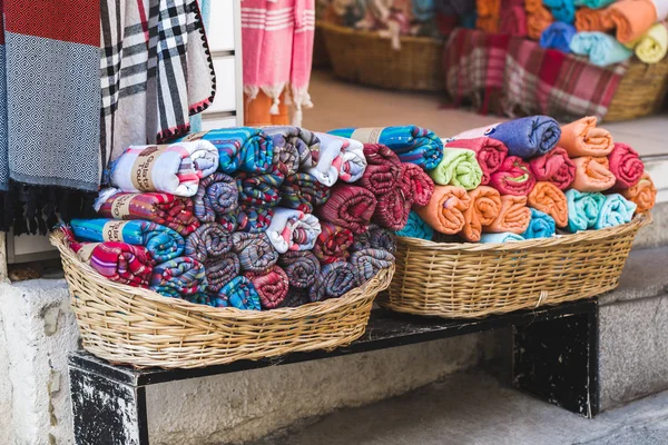 Rotoli di asciugamani multicolore — Foto Stock