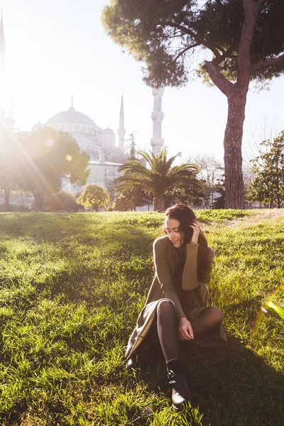 Woman  near the Blue Mosque — Stock Photo, Image