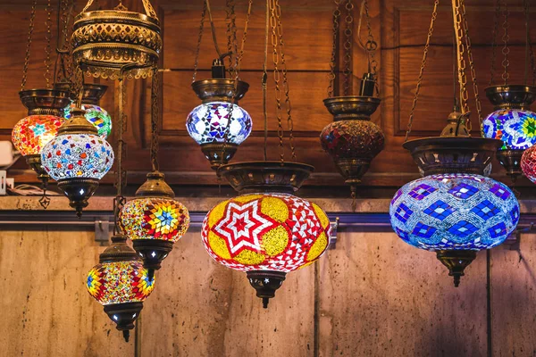 Increíbles lámparas turcas tradicionales hechas a mano —  Fotos de Stock