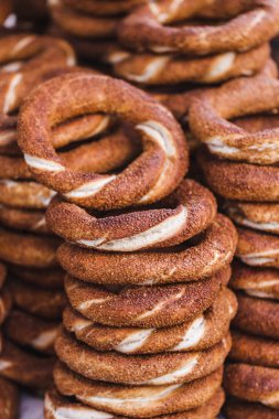 Simit simit kapatın. T satışa taze pişmiş hamur işleri