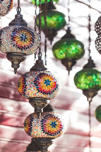 Verbazingwekkende traditionele handgemaakte turkse lampen — Stockfoto