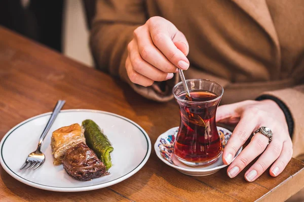 Traditional tea with turkish delights. — Stock Photo, Image