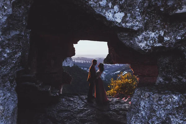 Bröllop på berget Mangup i Krim. — Stockfoto